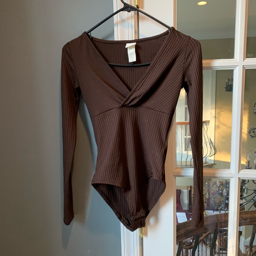 HM brown ribbed bodysuit